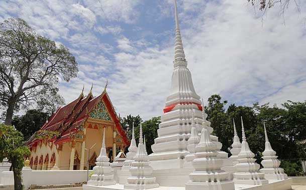 Wat Sao Thong Thong Temple in Koh Kret, Nonthaburi