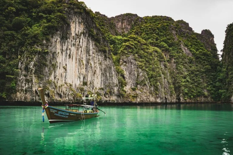 boat in phi phi island
